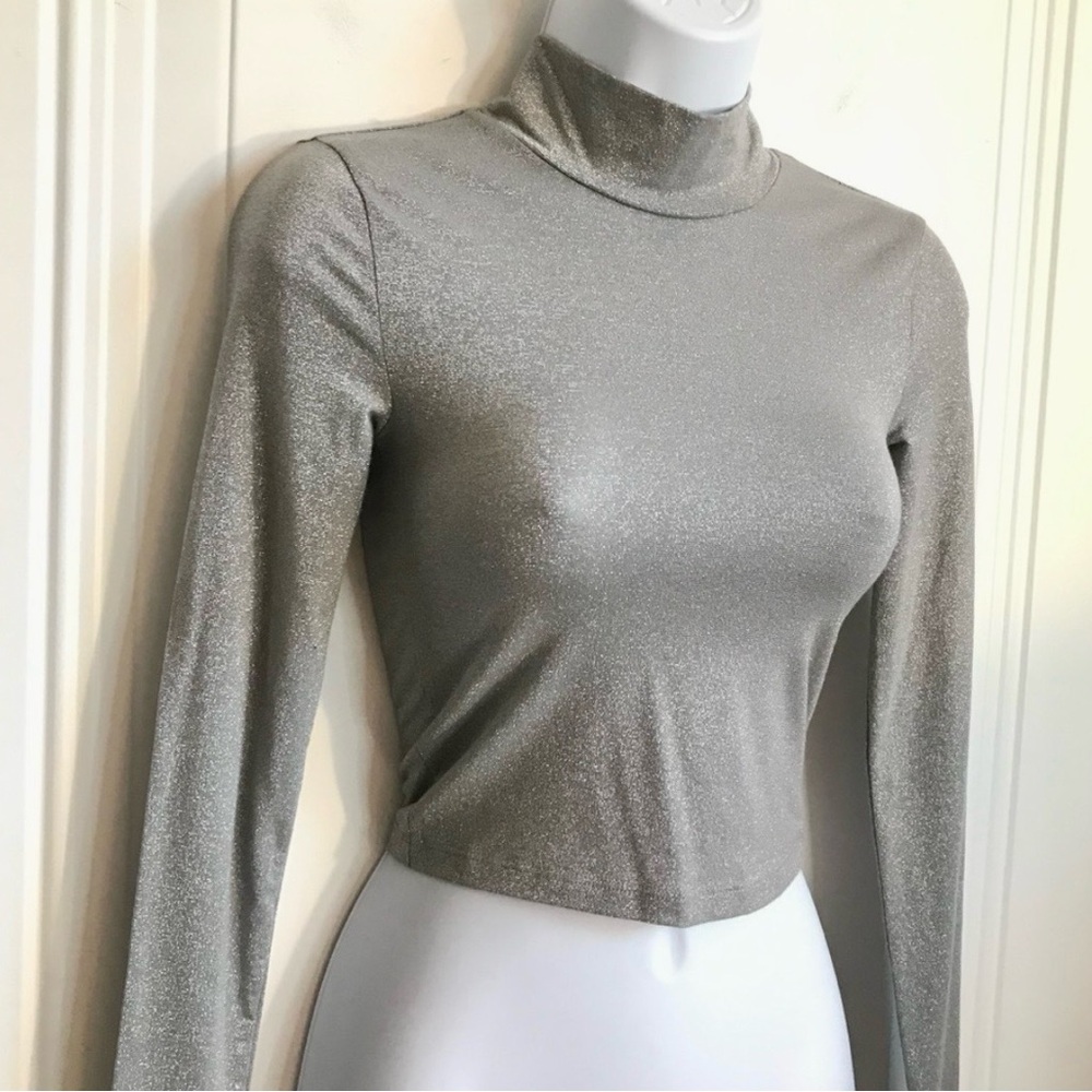 A&F Brand New Women’s Metallic Silver Fitted LS Mock Neck Crop Top size XXS NWT - Picture 5 of 16